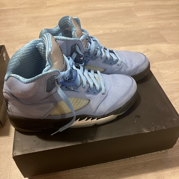 Jordan 5 Retro UNC Size 11 Light blue